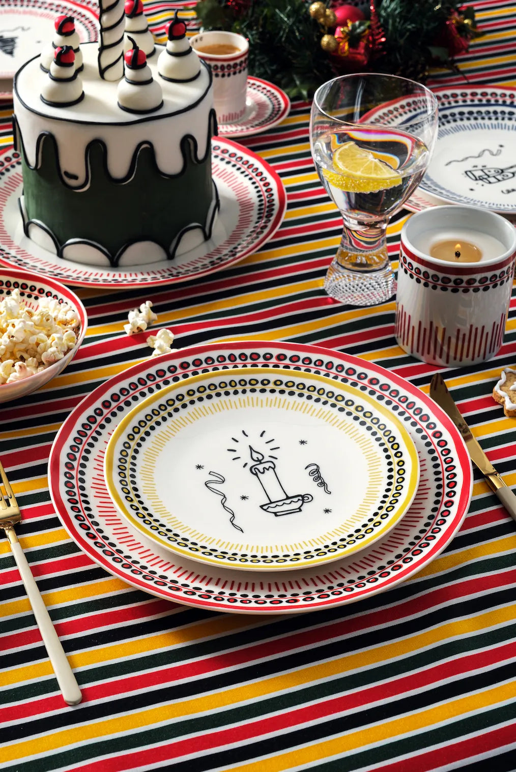 HOLIDAY COLLECTION PORCELAIN DESSERT PLATE ,YELLOW